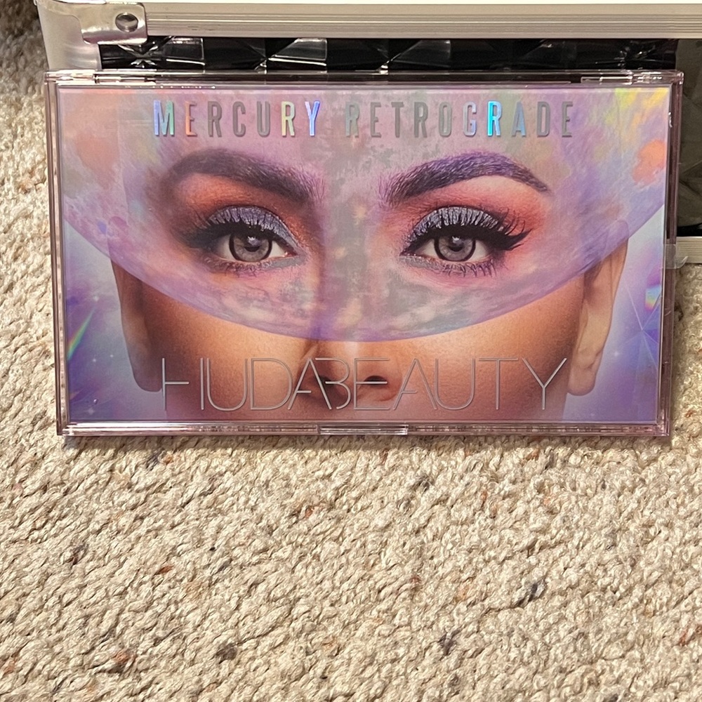 New Huda Beauty Mercury Retrograde Eyeshadow Palette